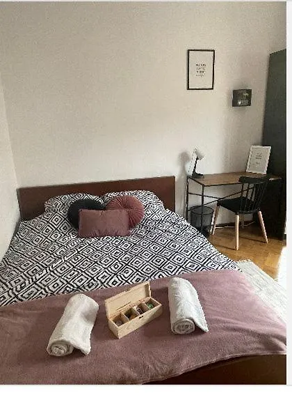 Cheerful 3 Bedroom City House-1